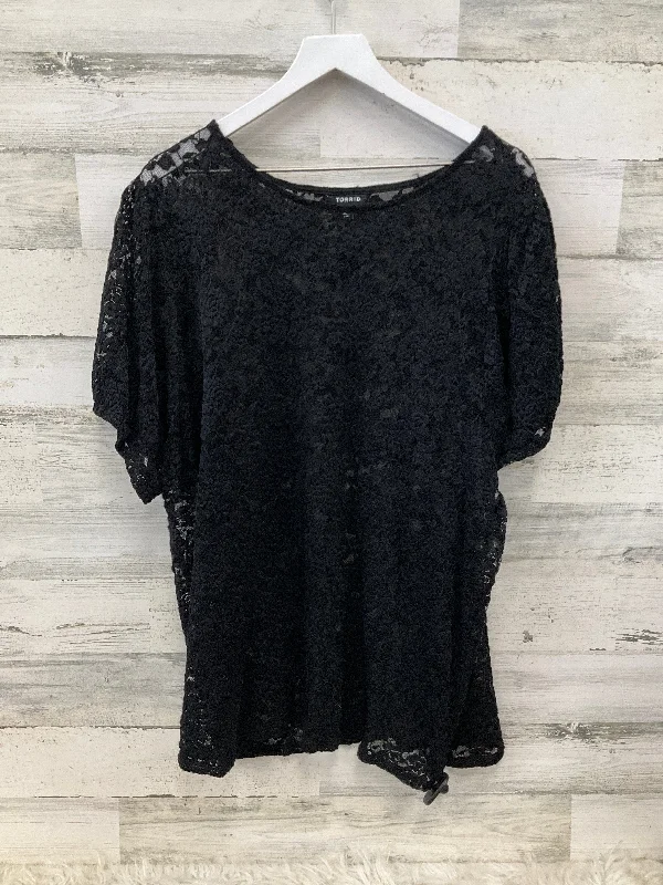 Top Short Sleeve By Torrid In Black, Size: 4x