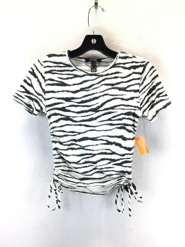 Top Short Sleeve By Forever 21 In Zebra Print, Size: S